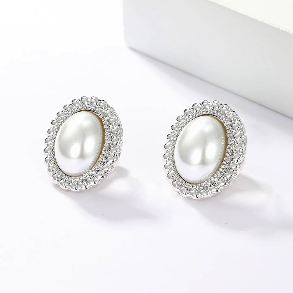 Geometric Big Round Stud Earrings for Women Exquisite Pearl Studs Earrings Statement Earrings Jewelry Gifts